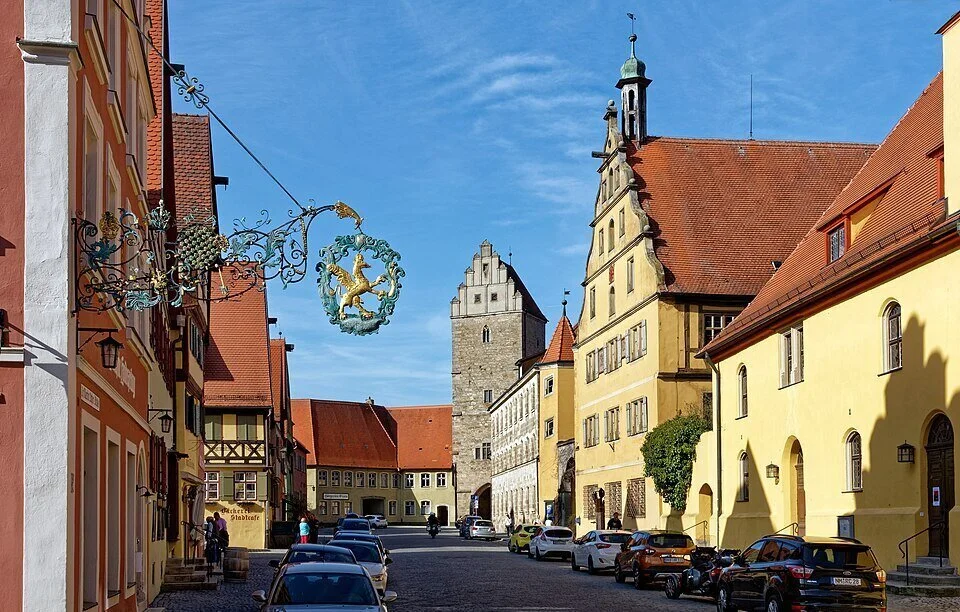 © Holger Uwe Schmitt, CC BY-SA 4.0 <https://creativecommons.org/licenses/by-sa/4.0>, via Wikimedia Commons