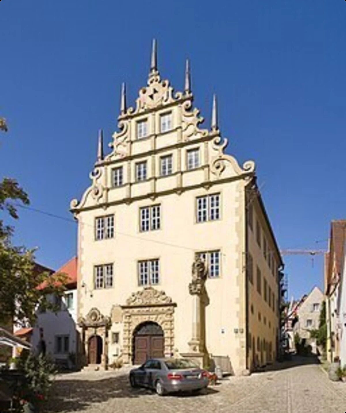 © Flodur63, CC BY-SA 4.0 <https://creativecommons.org/licenses/by-sa/4.0>, via Wikimedia Commons